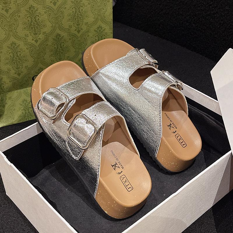 

Модные универсальные серебристые шлепанцы на толстой подошве с одним ремешком для женской летней носки 2025 новые нескользящие высококлассные крутые шлепанцы 39 серебряный