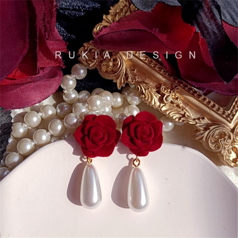 

Флокированные серьги в готическом стиле с розами и жемчугом, винно-красные серьги с камелиями для чаепития