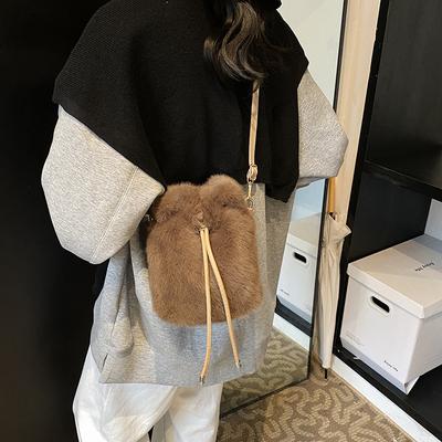 2025 New Bucket Bag New Women's Shoulder Messenger Chain Fashionable and Cute Versatile Plush National Style Lucky Bag