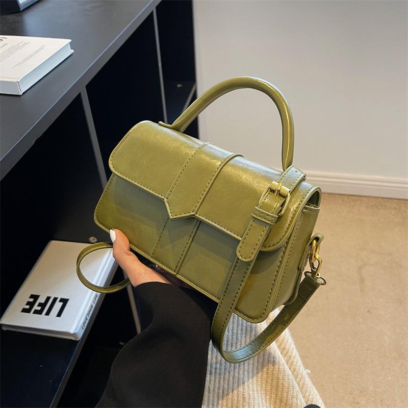 Retro Female Crossbody Bag  Trendy Bag  Monochromatic  Casual and Simple  New