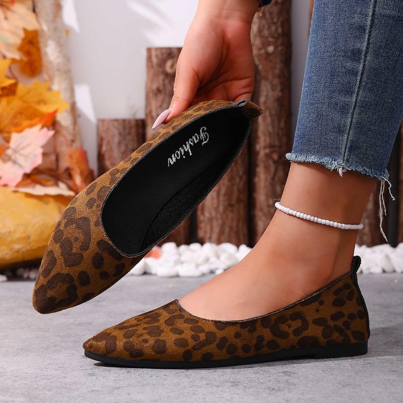 Pointed Leopard Print Pumps for Women's 2025 Autumn New Flat Plus-size Beanie Shoes