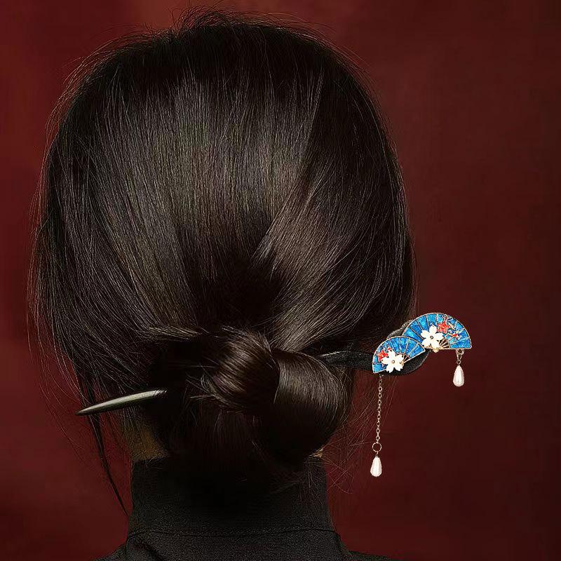 

Заколка для волос в виде кисточки лотоса, инкрустированная бриллиантами: Элегантный китайский стиль с жемчужным цветком и замком мира, идеально подходит для женщин.