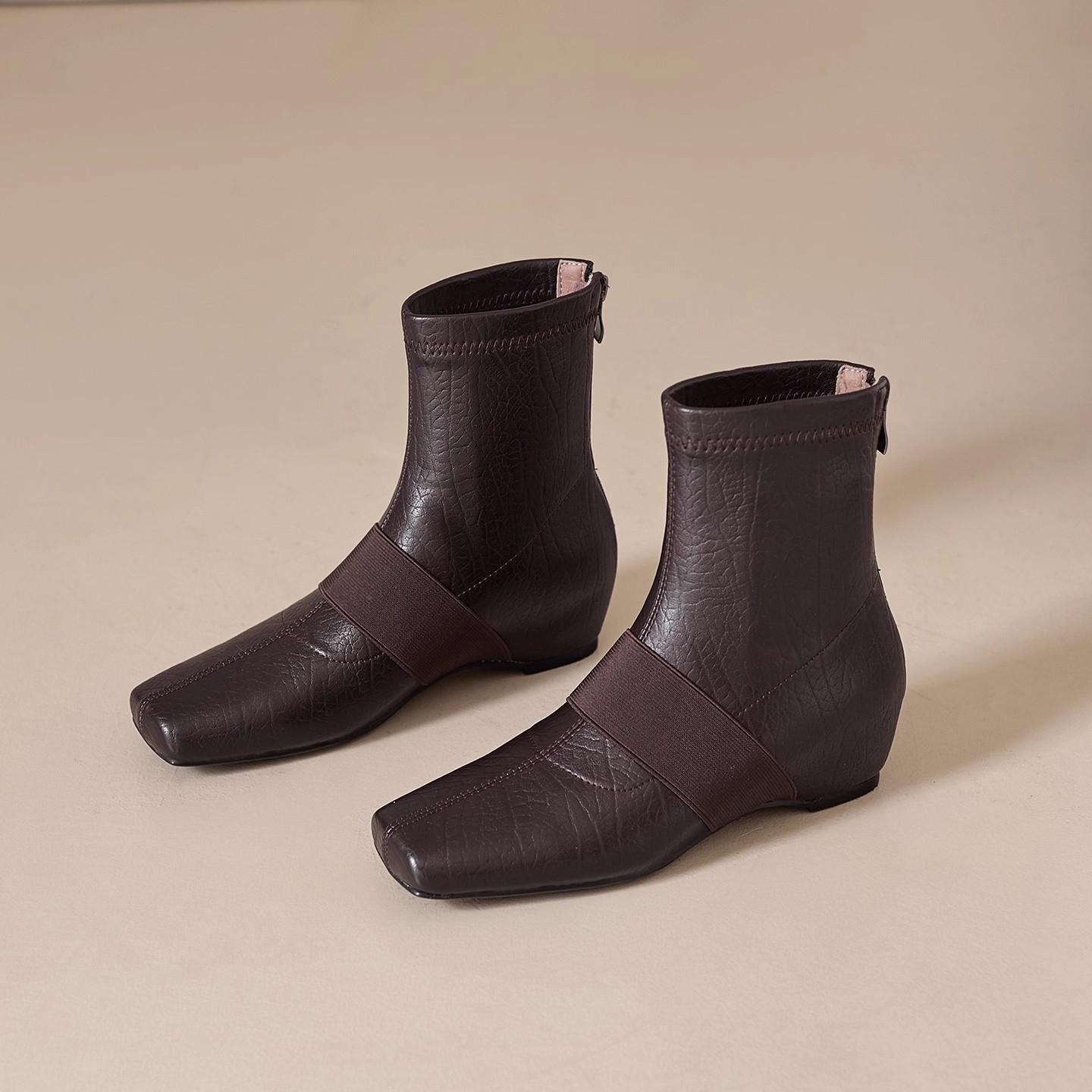 

Версия из овчины~ ретро квадратный носок кожаная внутренняя высота увеличение черные короткие ботинки женские 2025 новые осень и зима молния ботинки Мартин 39