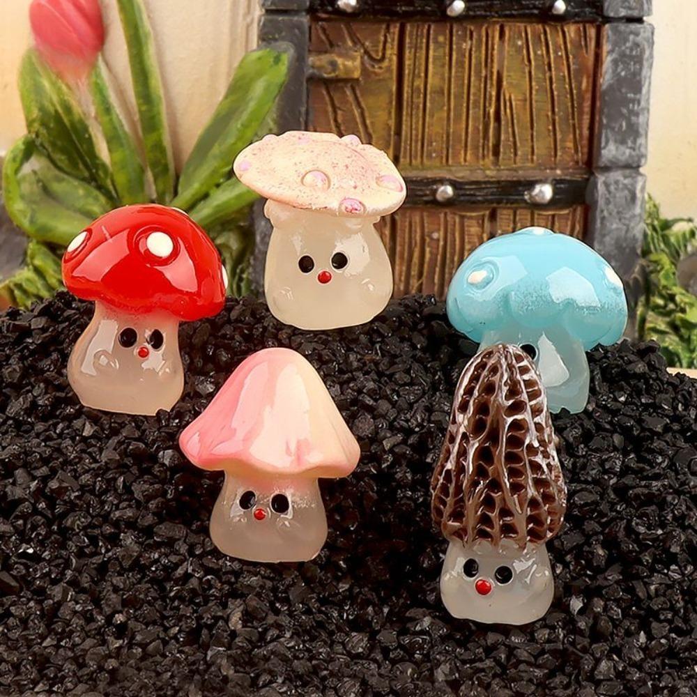 5PCS Set Mini DIY Wild Mushroom Ornament with Cute Expression Glow in The Dark for Fairy Garden Home Decoration Accessories