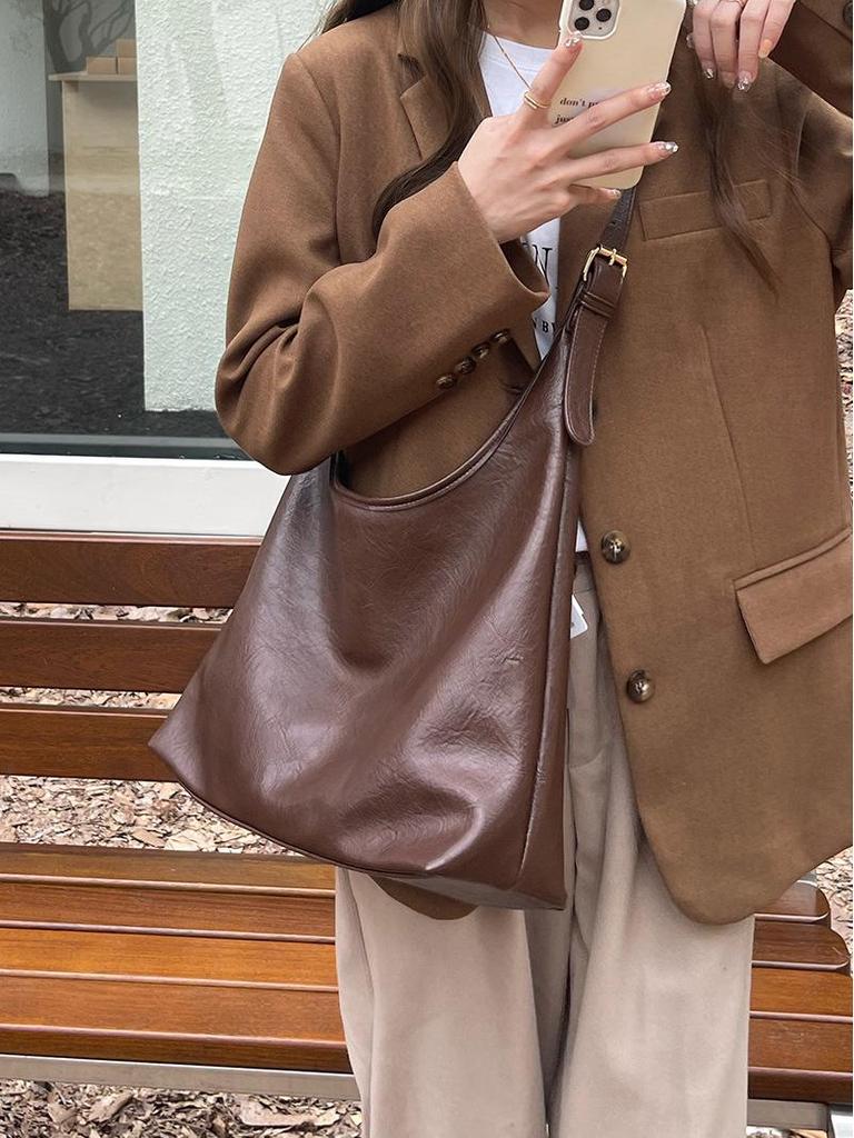 Women's Large-Capacity Retro Soft Leather Shoulder Bag - Autumn/Winter 2023