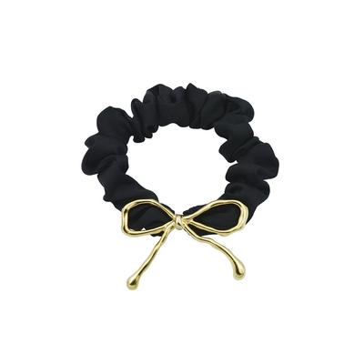 Goldenes Satin-Scrunchie