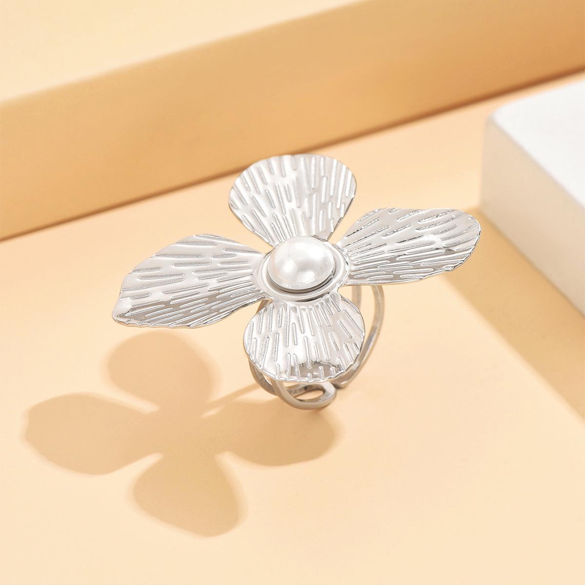 Elegant Adjustable Pearl Flower Ring - Trendy Stainless Steel Fashion Accessory for Women