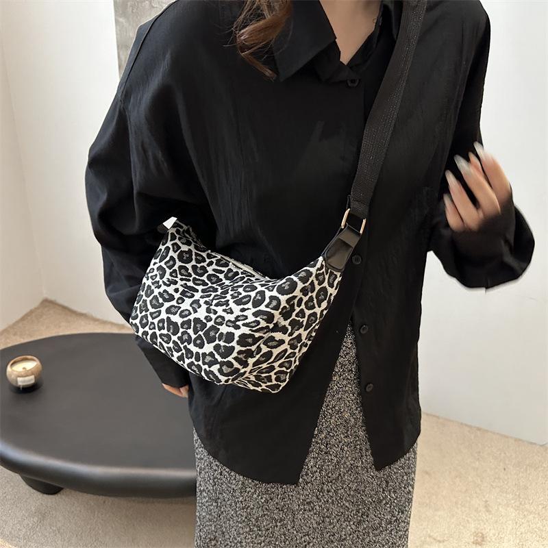 Günlük Moda Omuz Çantası Basit Büyük Kapasiteli Tote Çanta Kadın Yaz Yeni Basit Moda Çapraz Askılı Çanta