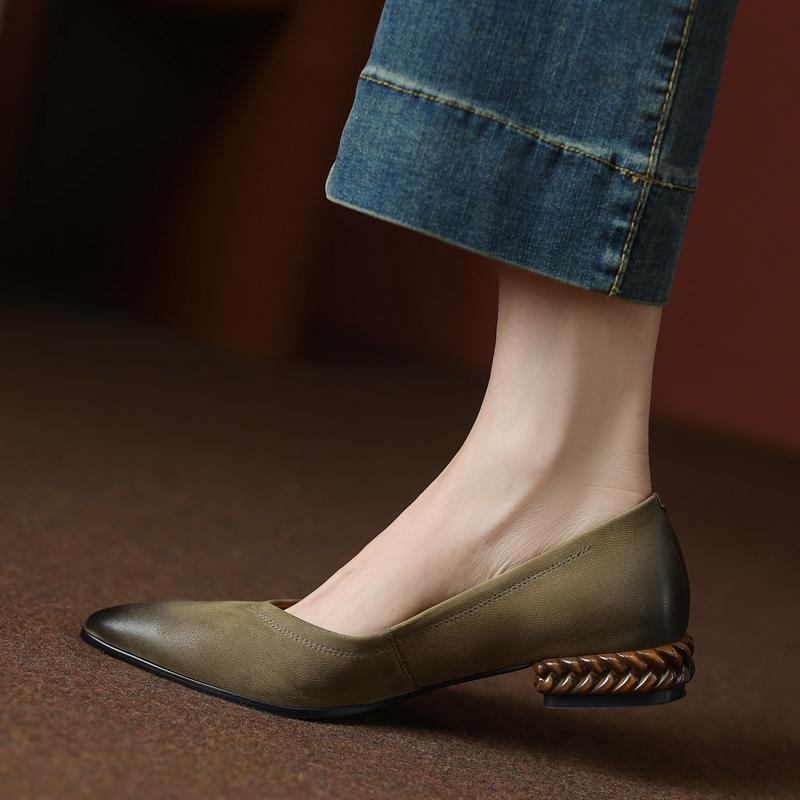 Spring 2025 New Soft Leather Thick Heel Non-slip Low Heel Shoes French Retro Temperament Pointed Head Shallow Mouth Women's Single Shoes
