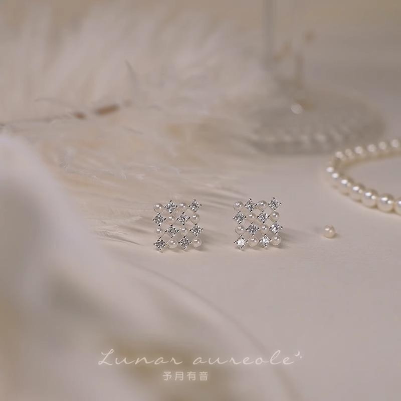 

Yuyue Youyin/Cream Fufu Pearl Earrings Silver Needle Niche Design Sense High-end Exquisite Girl Style Earrings Gift
