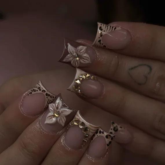 24Pcs Leopard Print French Press On Nails, Short Square Fake Nails with 3D Flower & Rhinestones