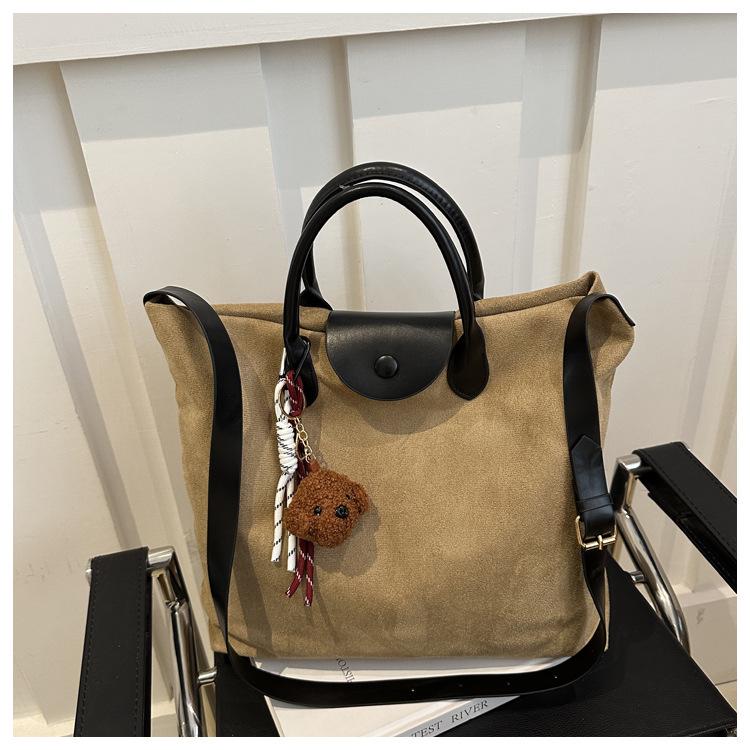 

2024 Модная ретро замшевая сумка-тоут через плечо для женщин - Большая вместимость и повседневный стиль Without Pendant хаки