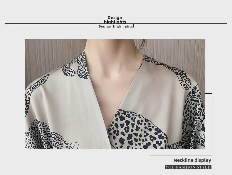 Leopardmönstrad V-ringad Mellanlång Klänning med Halvlång Ärm och Knytskärp i Midjan