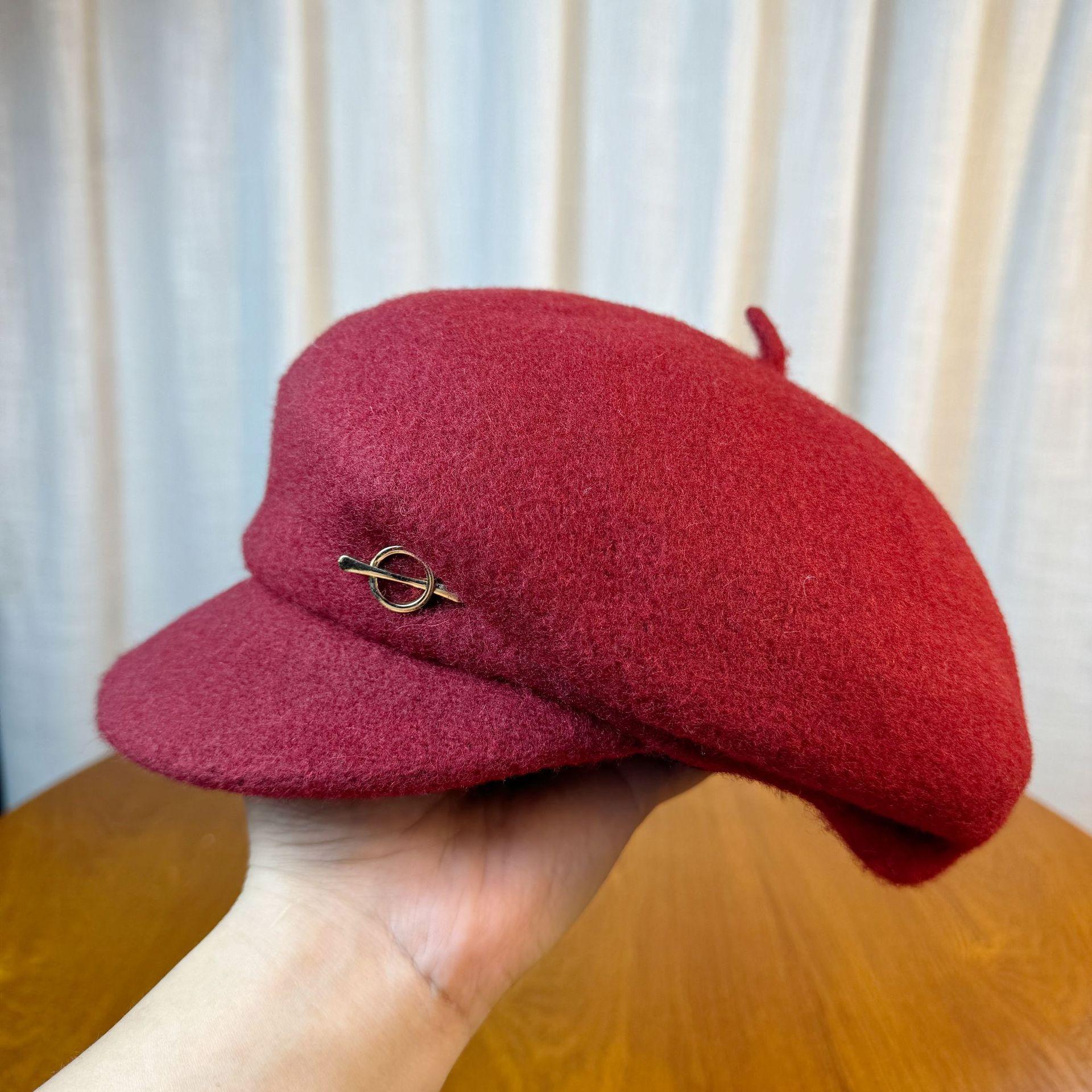 

Vintage British Cap Beret Autumn and Winter New Casual Painter Beret one size бордовий