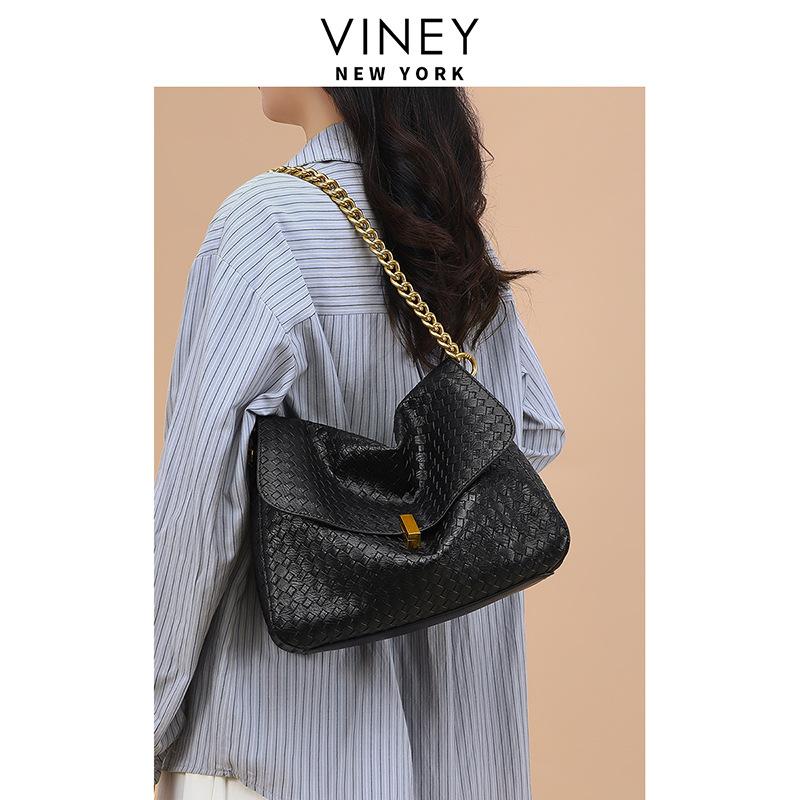 

2025 Autumn Winter New Women s Bag Single Shoulder Underarm Large Capacity Soft Leather Woven Crossbody Bag Bags Luggage Black（viney）