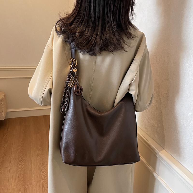 Niche design fashionable commuter tote bag women's 2025 new high-end retro solid color soft-faced shoulder bag