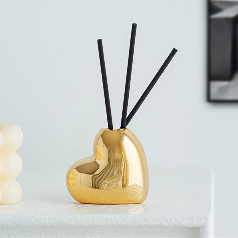 Two-piece Set of Gold Ceramic Aroma Bottles Heart-shaped Diffuser Bottle Ceramic Diffuser Container for Bedroom and Office Decor