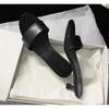 Neue Designer Sommer Offene Zehenpartie zum Hineinschlüpfen Damen Hausschuhe Damen Elegant Kleid Street Style Dünne Ferse Slides Sandalen