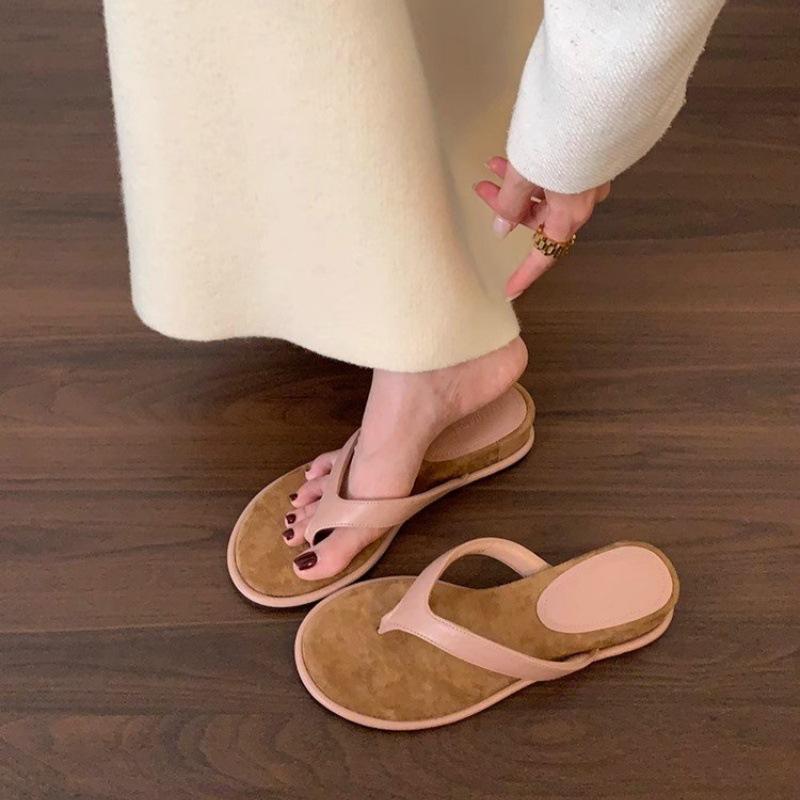 Wedge heel flip-flops outer wear women's shoes 2025 new summer niche fashion casual versatile retro sandals