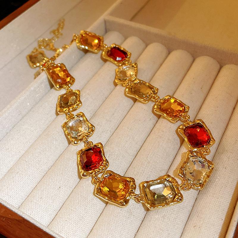 Náhrdelník s květinou z vsazených diamantů a retro náramek s náušnicemi - Evropský a americký styl Klíční kostní řetízek Špičkové šperky