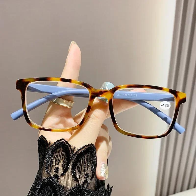 Women's Stylish Reading Glasses Unisex Blue Light Blocking Presbyopia Vintage Ultralight Square HD Lens Eyeglases for Ladies