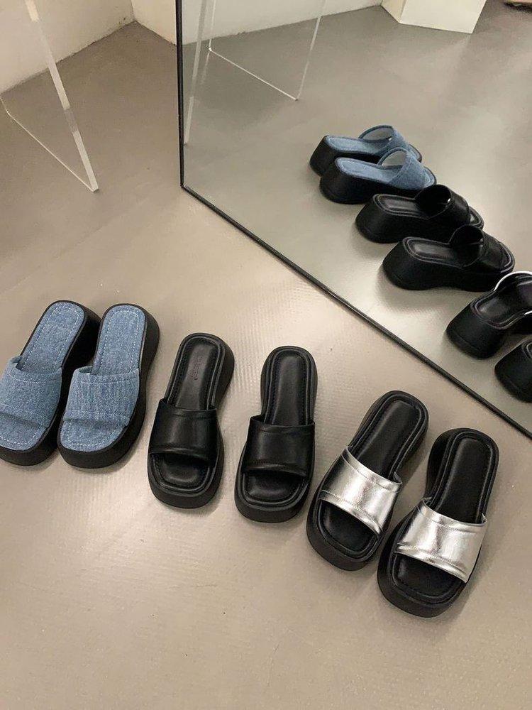 

Корейская версия толстых подошв с утолщенной подошвой, серебристые классные тапочки, туфли-феи, уличные, новинка 2025 года, летние вечерние босоножки на каблуке с уклоном 35 чёрный