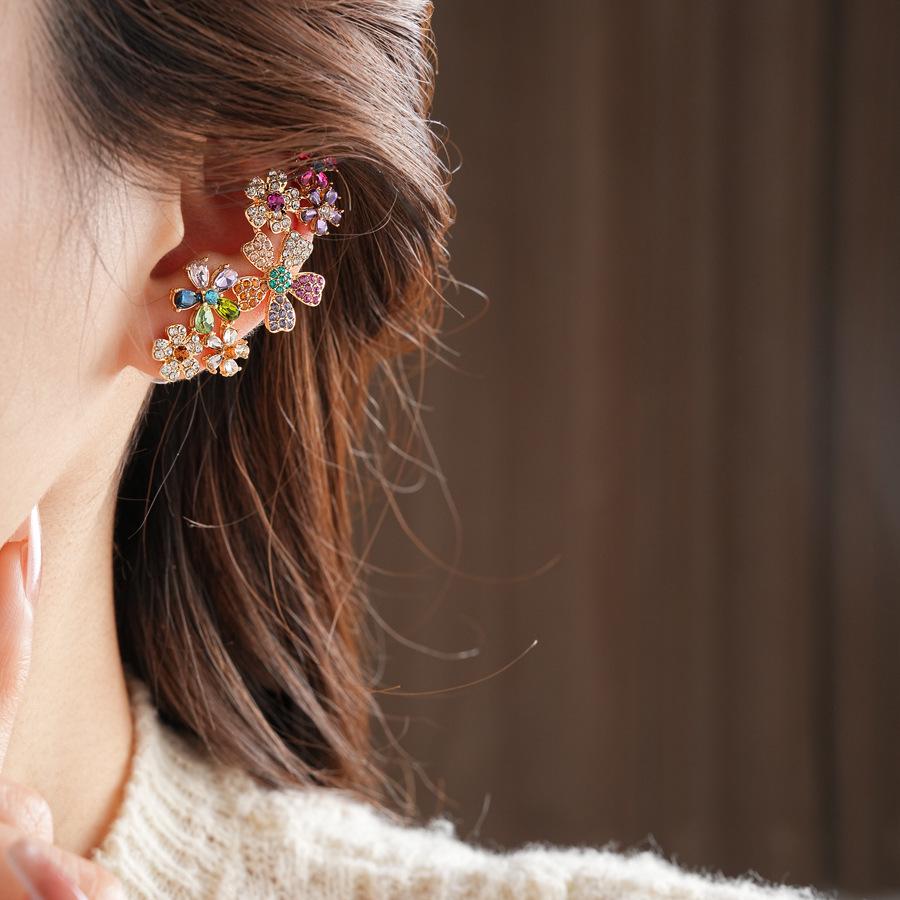 Exquisite Gold-Plated Flower Stud Earrings: Luxurious Retro Ear Jewelry