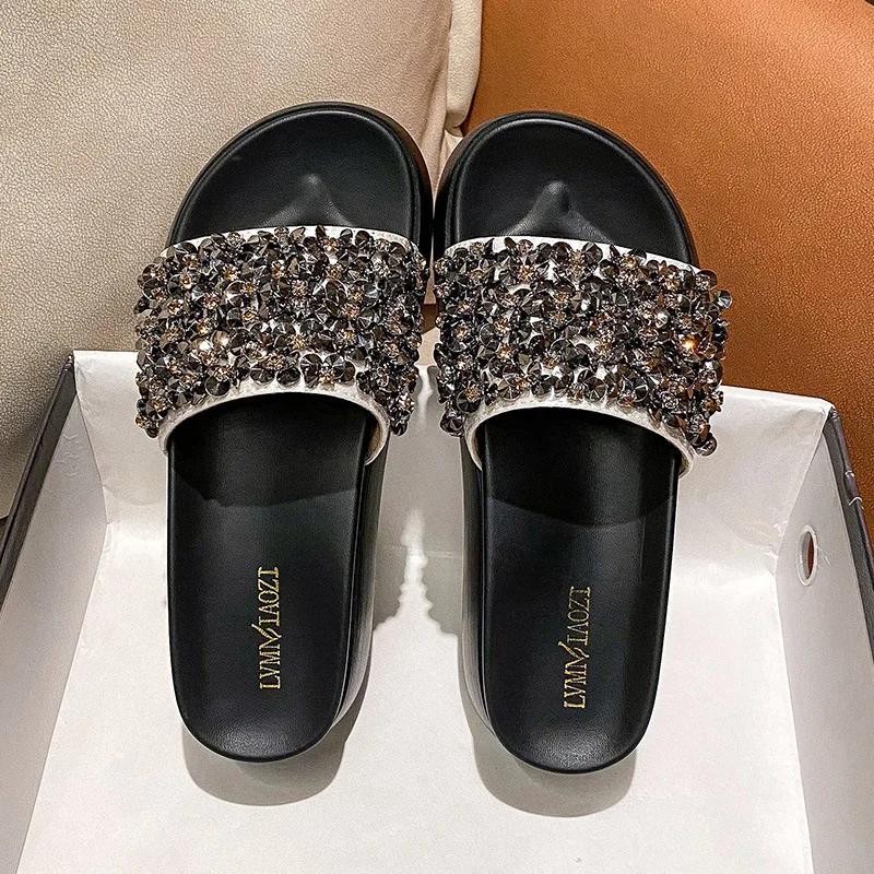 Fashion Thick Soled Classic Slippers with a Sense of Luxury 2024 New Women's Rhinestone Beaded Summer Fashion Sandals for External Wear