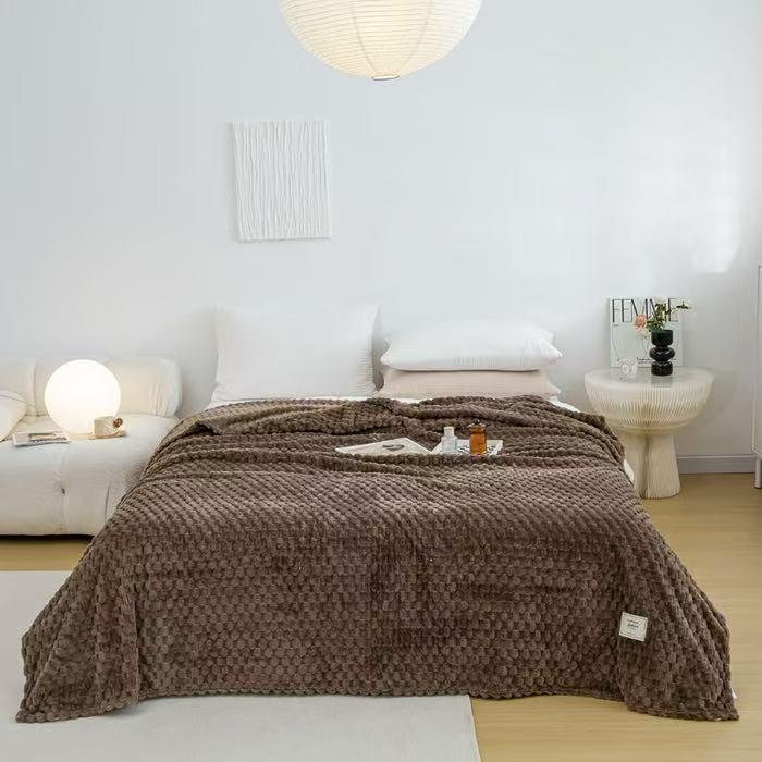 Golden Turtle Velvet Nap Blanket - Thick, Customizable & Multi-functional Coral Velvet Throw for Students