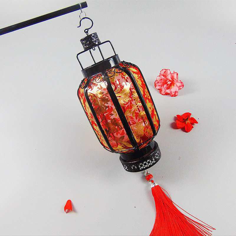 Hanfu Style Antique Handheld Lantern - Iron Art, Luminous Palace Lantern, Chinese Style Photography Prop, Flower Design