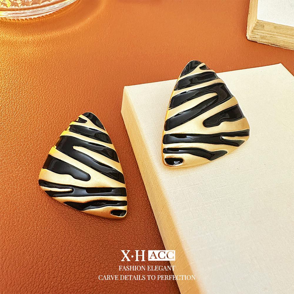 Vintage Bow Earrings: Timeless, High-End Retro Fashion Accessory