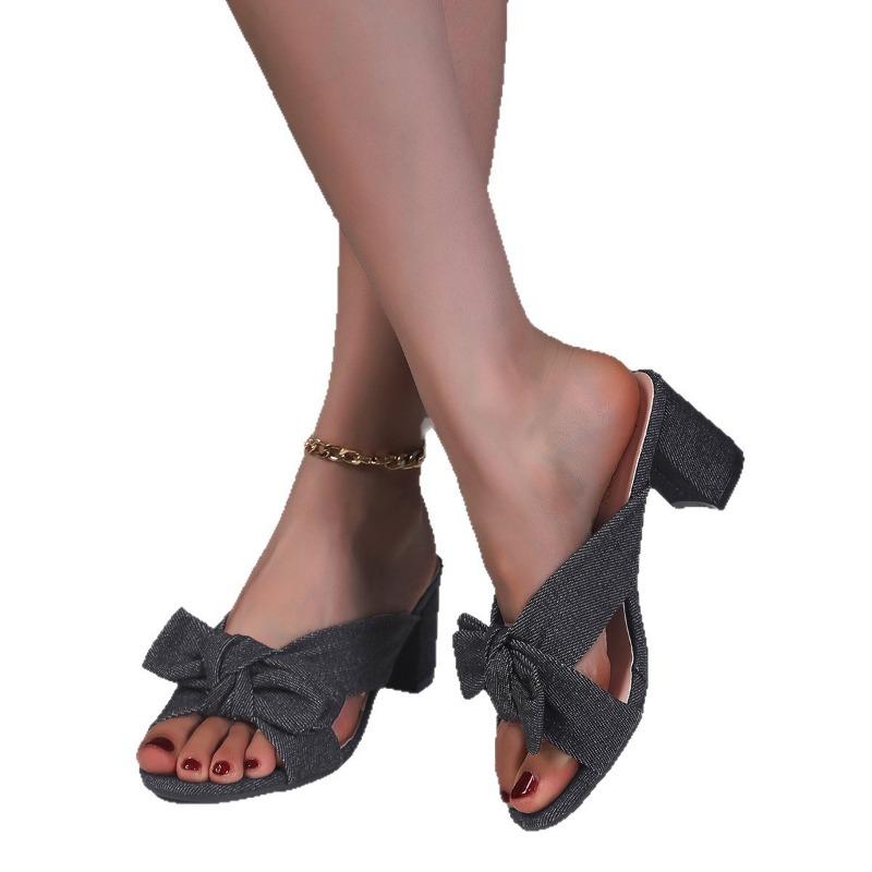 Hausschuhe in Übergröße Damen Denim-Hausschuhe Damen Quadratkopf dicker Absatz Sommer neue Mode Ein-Wort coole Hausschuhe