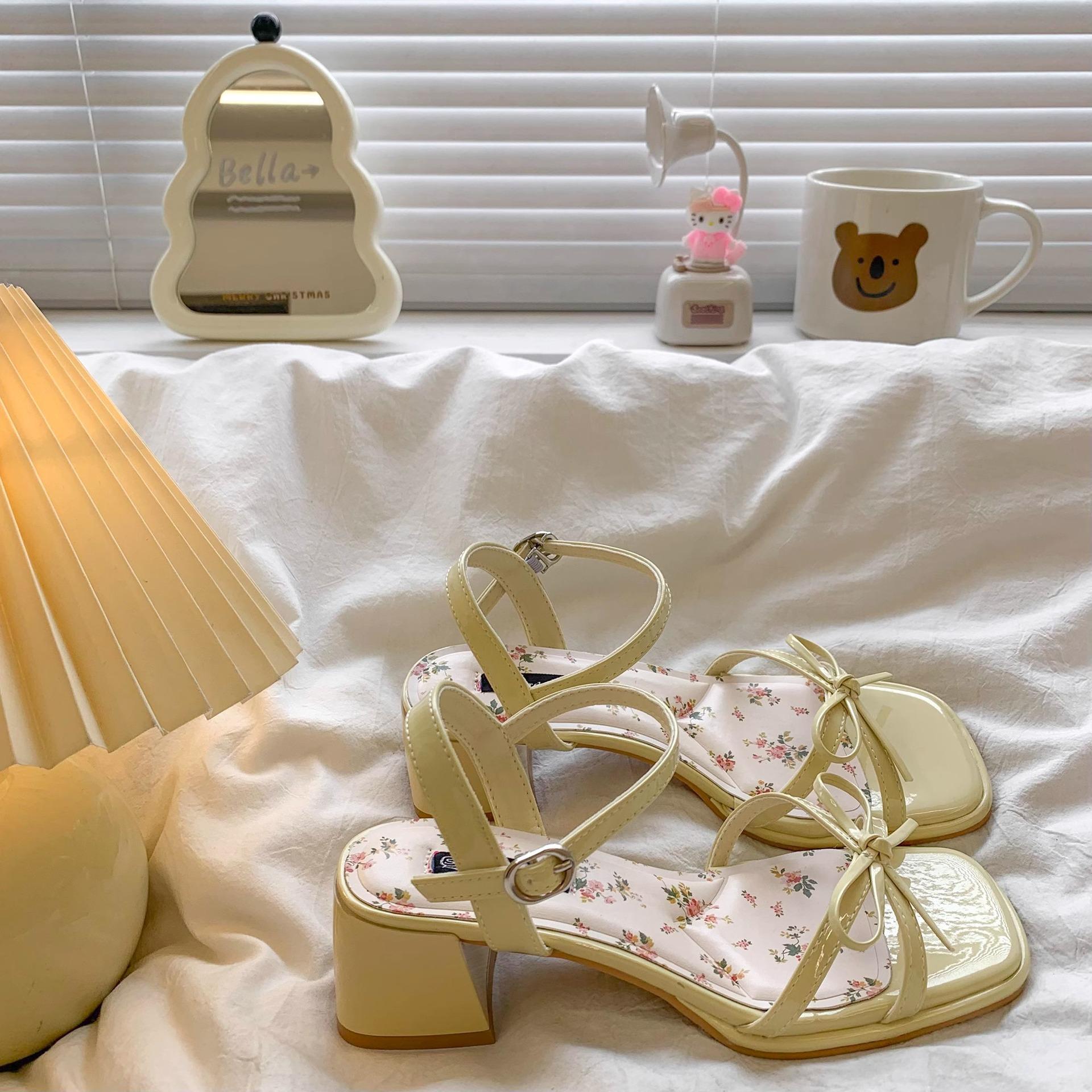 

Beautiful with skirt, high-heeled sandals, women s summer wear fashion and high-end sense 2025 new French thick-heeled sandals 40