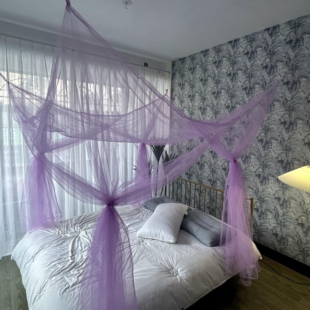 

Дышащий полог-сетка от комаров с 4 угловыми стойками для двуспальной/королевской/королевской кровати для использования в помещении/на улице фиолетовый