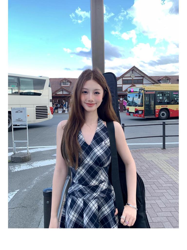 Women's Retro Plaid Halter Dress - Black & White Sleeveless V-Neck Pleated A-Line Mini Skirt