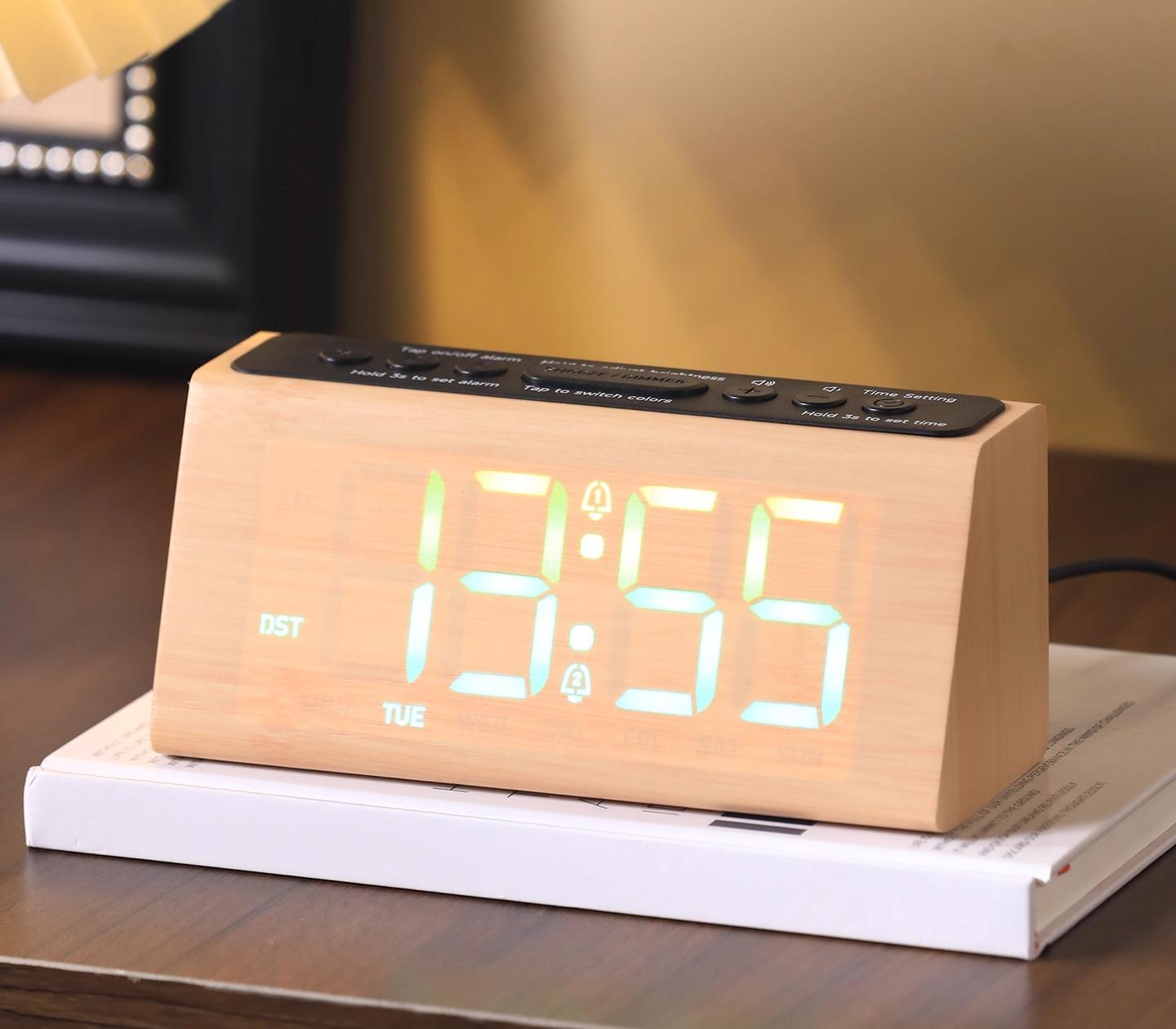 

1PC Electronic Clock Watch Retro Wooden Desktop Ornament Desktop Led Digital Alarm Clock Creative Medieval Living Room