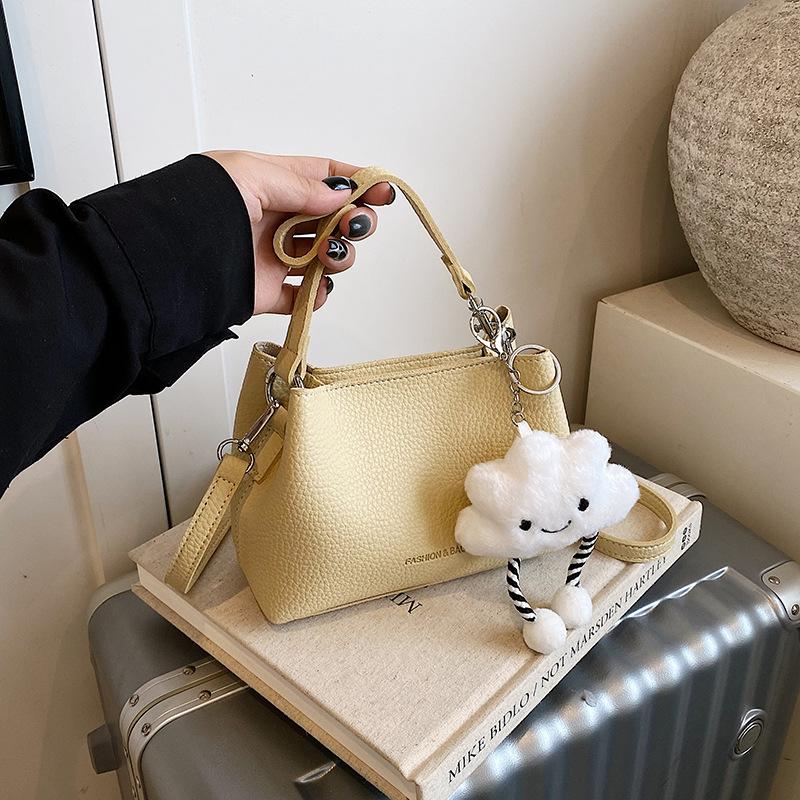 With pendant lychee grain atmosphere feel soft and durable fashion exquisite lightweight commuter outdoor beach crossbody bag shoulder bag