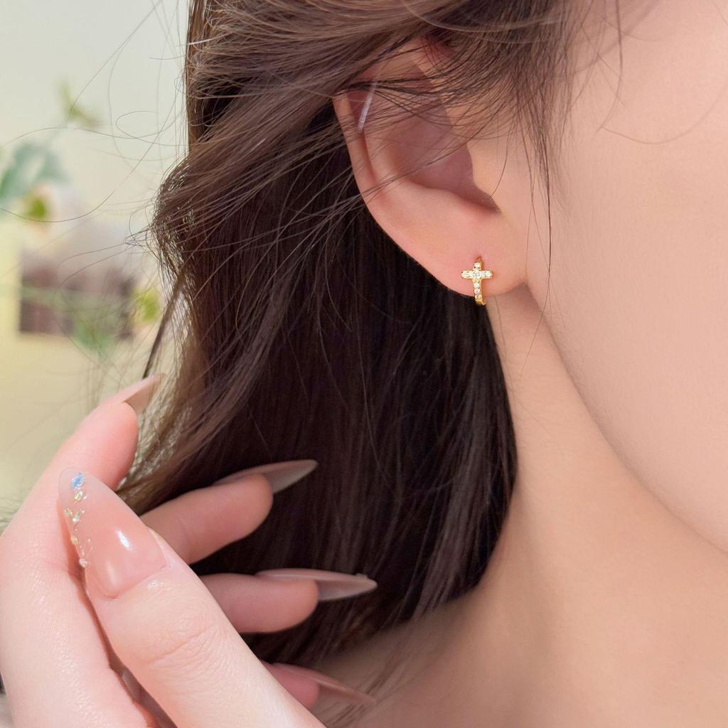 18K Gold Plated Sterling Silver Diamond Cross Stud Earrings for Women - Elegant and Simple Design