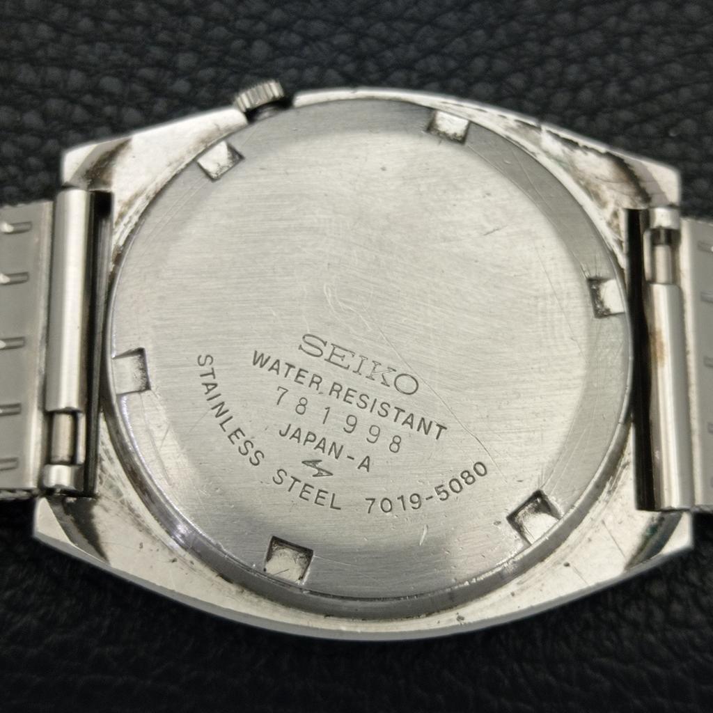 AUTOMATIC VINTAGE SEIKO JAPAN 7009A MENS ARABIC RED COLOR DIAL WATCH A701393-5 R206a-a701393