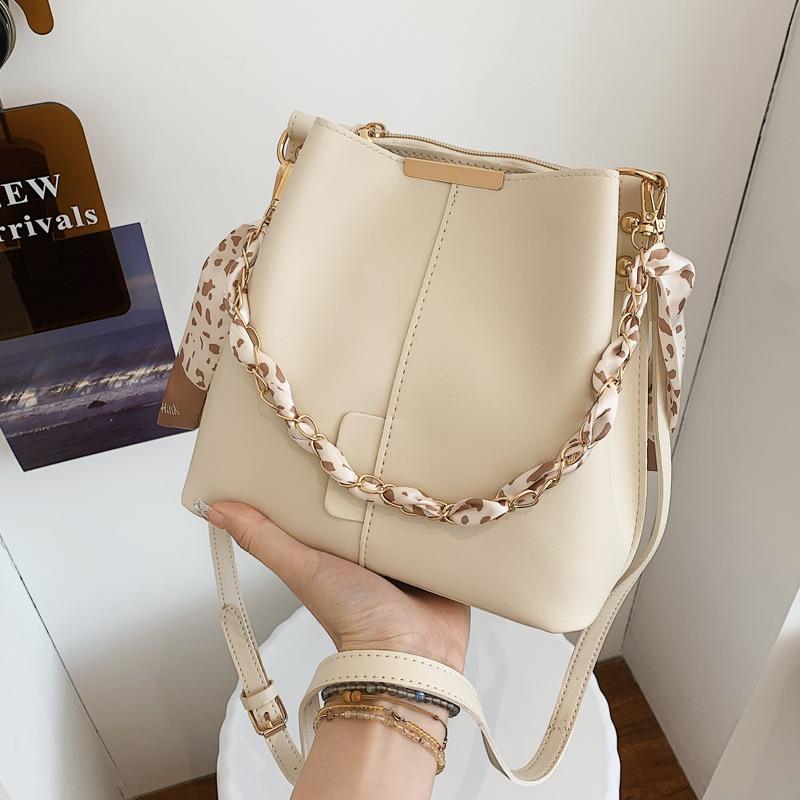 Retro Texture Large Capacity Bucket Bag Women's Summer New Fashion Messenger Bag Commuter Solid Color Shoulder Bag
