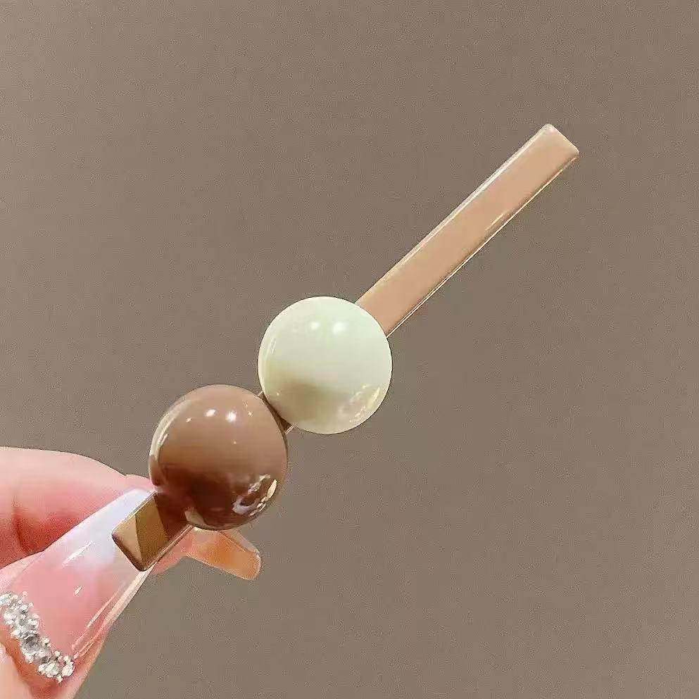 Pince à Cheveux Canard Dopamine Perles - Accessoire Doux & Énergique pour Mèches Latérales Femmes.