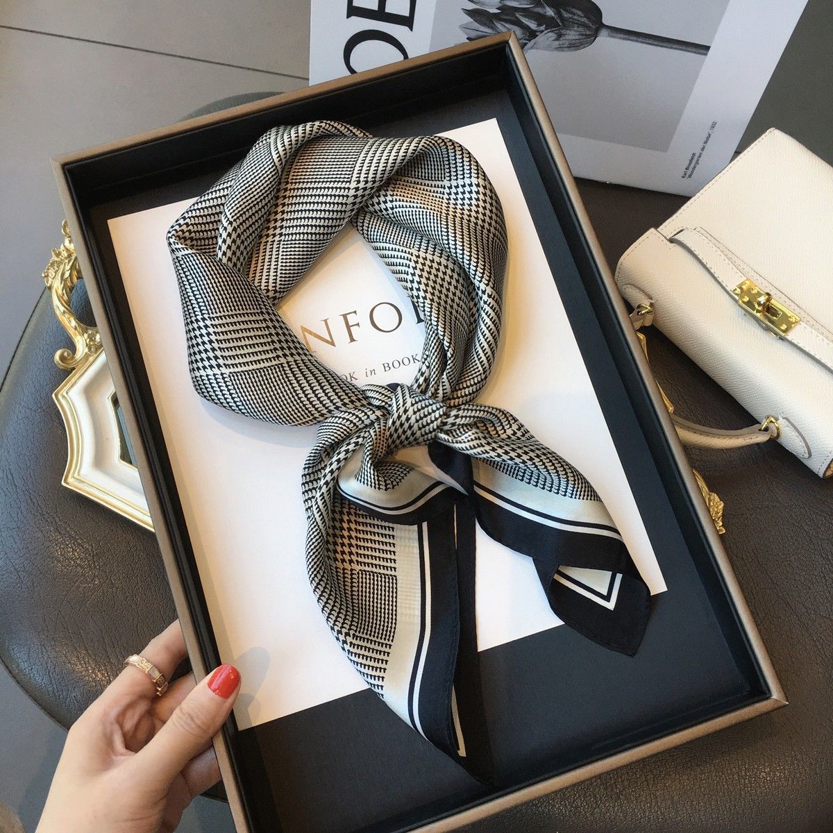 

70 шелковый шарф квадратный шарф первоклассный смысл корейской моды универсальный карьерный симулятор шелковый маленький шейный платок винтажный напечатанный шелковый шарф женский