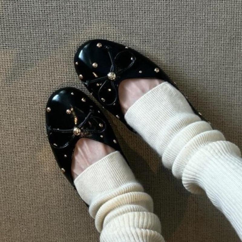 Women Flat Shoes Autumn 2026 New Round Toe Shallow Mouth Patent Leather Butterfly Knot Rivet Casual Shoes Soft Sole Single Shoes