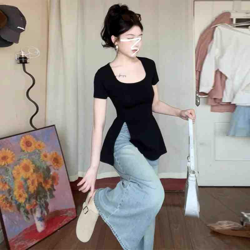 

Женская черная футболка с U-образным вырезом, коротким рукавом и разрезом - Лето 2025 Уникальный облегающий дизайн Medium чёрный