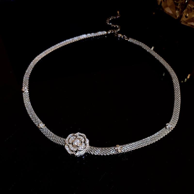 Teardrop Heart Pendant Rhinestone Choker - Elegant Women's Necklace