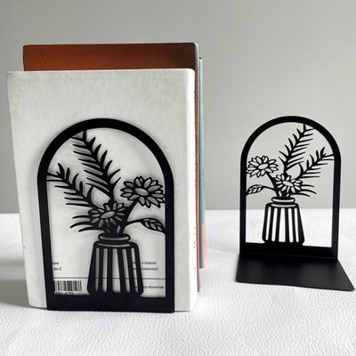 2Pcs Bookshelf Book Ends Hollow Flower Carved Pattern Vase Bookends L-Shaped Design Anti-Slip Book Holder