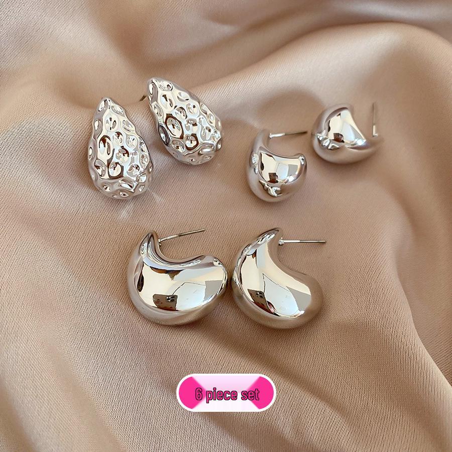 

Silver Needle Geometric Stud Earrings - Versatile Square & Round Design, Fashionable European & American Style, High-End Niche Ear Jewelry.
