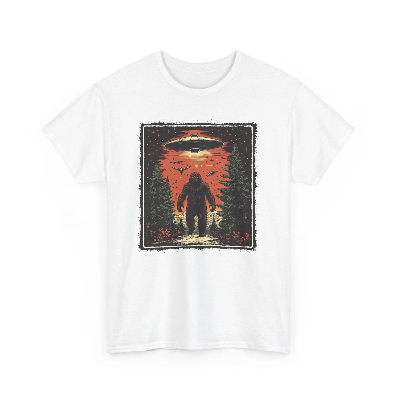 Bigfoot & UFO Alien Shirt | UFO Space Vibes T-Shirt | Alien Graphic Tee M