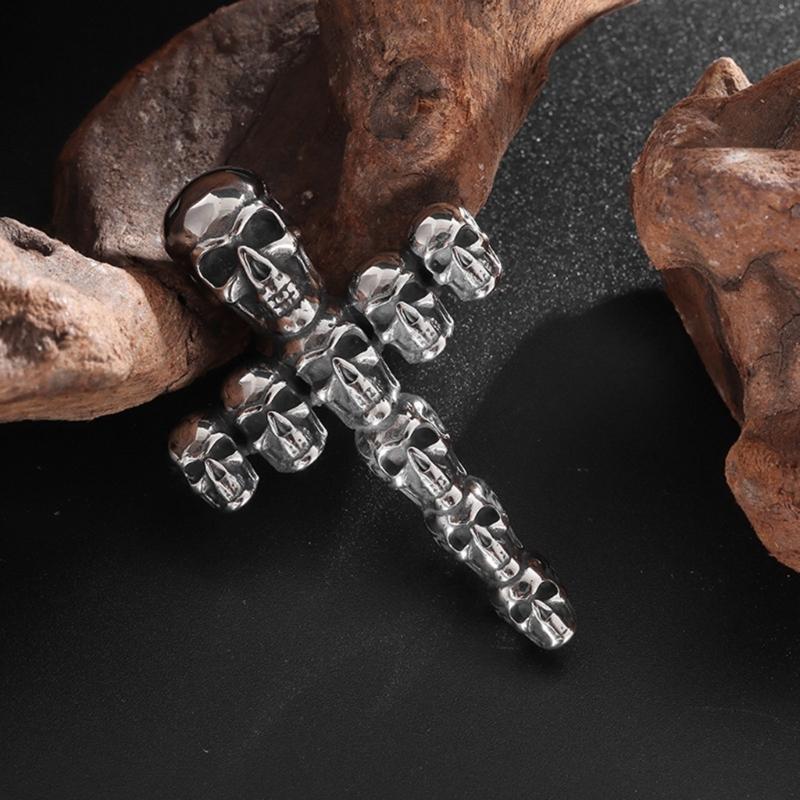 Unisex Gothic Skull Crosses Pendant Necklace Versatile Design Retro Skull and Crosses Necklace For Layer Jewelry Styling