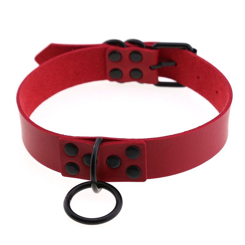 

Готический кожаный чокер с О-кольцом и шипами - Черная ключичная цепочка красный